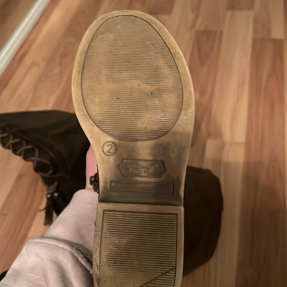 Boots they are worn and they are still in good condition - Picture 3 of 5